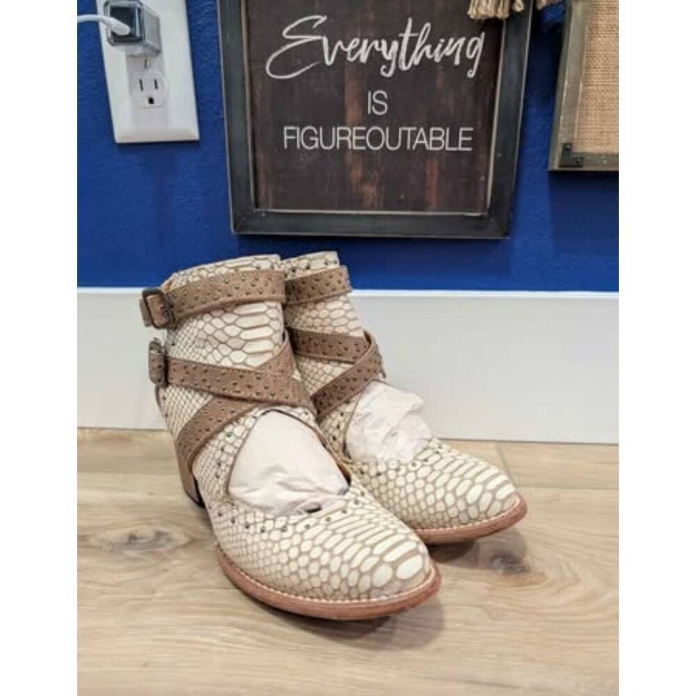 Freebird by Stephen Saphire Booties White Multi Snake Embossed Western Size 8
